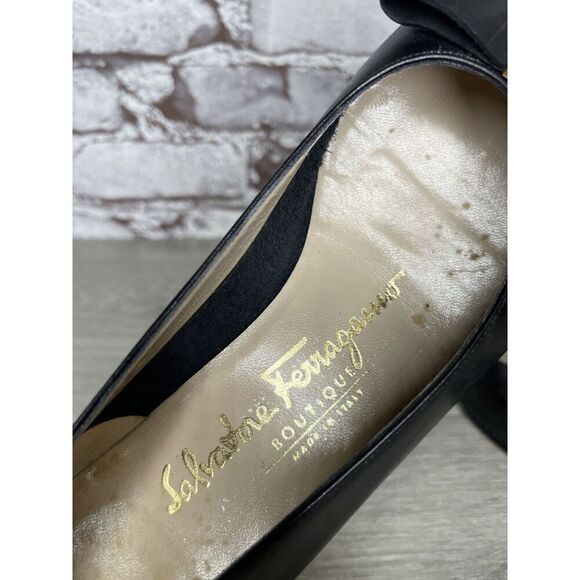 Salvatore Ferragamo Black Leather Gold Bow Designer VTG Heels Women Sz 6AAAA US - Picture 12 of 16